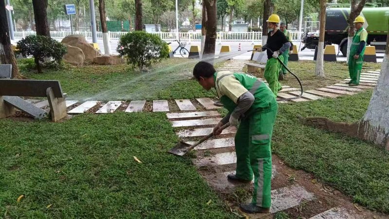 果岭草草坪养护，这些工具不可或缺**